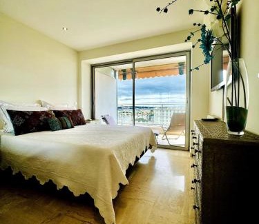 Cannes Apartamento | Seaview Retreat 1BR with terrace