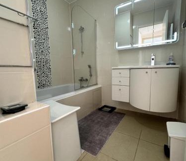 Cannes Apartamento | Seaview Retreat 1BR with terrace