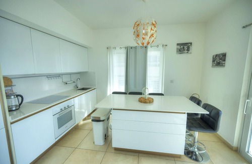 Sliema Apartamento | Seaview terrace, 2bedrooms, communal pool COGO1-1