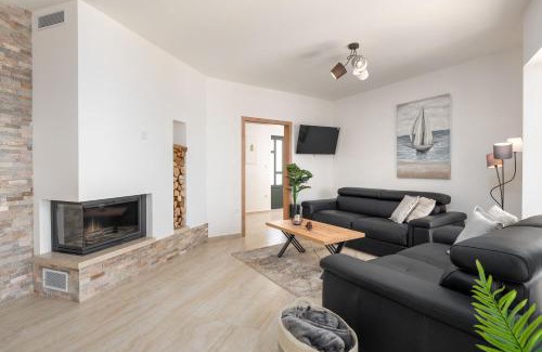 Ripenda Kosi Casa | Seaview Villa Mare Visum in a peaceful location