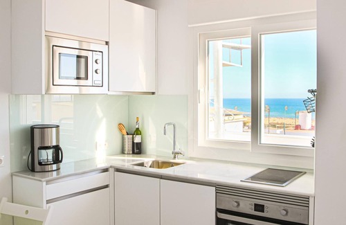 Conil de la Frontera City Center Casa | Vistas al mar de las terrazas privadas cerca de la playa- casa Luna con aire acondicionado y wifi internet