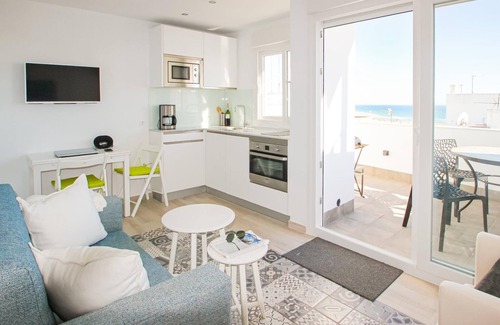 Conil de la Frontera City Center Casa | Vistas al mar de las terrazas privadas cerca de la playa- casa Luna con aire acondicionado y wifi internet