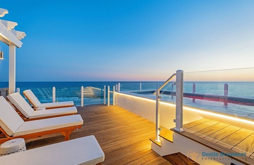 Seawalk Circle Casa | 🐚🐬 Seawalk Sanctuary | Private Beach Access | Rooftop Pool | 30A Views | Free Chair Service