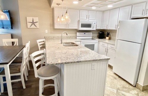 Arcadian Shores Condominio | Seawatch 2 BR frente al mar con balcón envolvente