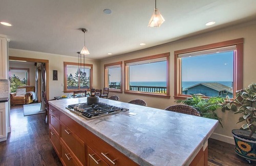 Trinidad Casa | ¡Nuevo! Seawood Vista ~ Vistas únicas al mar con bañera de hidromasaje en más de un acre.