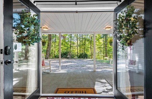 White Bluff Casa | Secluded 10-Acre Retreat, 2 Properties w/in 5 min walk of each other - Sleeps 14