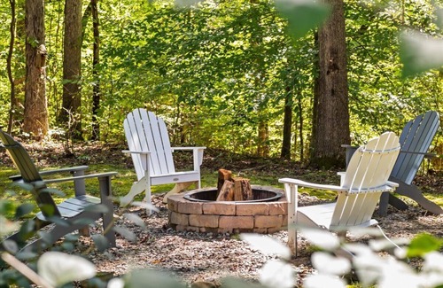 White Bluff Casa | Secluded 10-Acre Retreat, 2 Properties w/in 5 min walk of each other - Sleeps 14