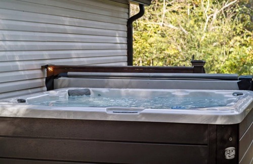 White Bluff Casa | Secluded 10-Acre Retreat, 2 Properties w/in 5 min walk of each other - Sleeps 14