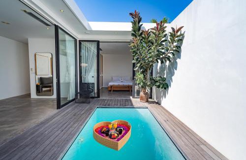 Berawa Villa | Secluded 1BR Pool Villa with Ricefield View in Berawa, 5mins Ride to Beach