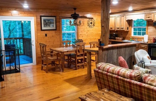 Smithville Cabina | Secluded 3BR 1BA Cabin for Cozy Living