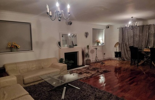 Bickley Casa | Secluded 4 bedroom house on private road in Chislehurst