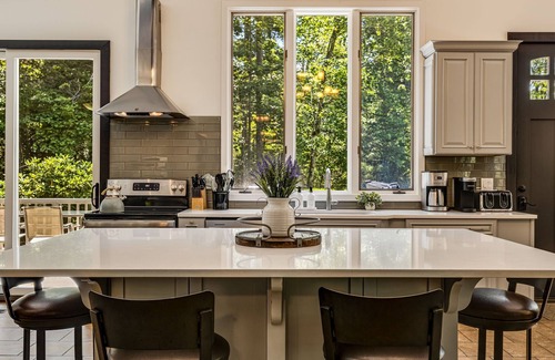 Asheville Casa | Secluded 4BR Lodge & Historic Cabin Near AVL w/2 Hot Tubs + Biltmore Pass