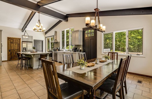 Asheville Casa | Secluded 4BR Lodge & Historic Cabin Near AVL w/2 Hot Tubs + Biltmore Pass