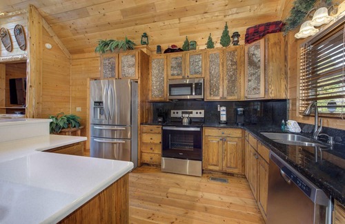 Wears Valley Cabina | Secluded 6 BDR Cabin w/ Game Room & Theater – Minutes from Smoky Mountain Park!