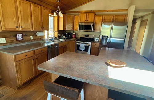 Florissant Cabina | Secluded and Cozy Log Cabin /w Hot Tub + Fire Pit