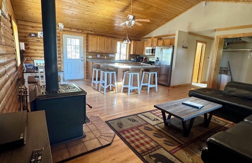 Florissant Cabina | Secluded and Cozy Log Cabin /w Hot Tub + Fire Pit