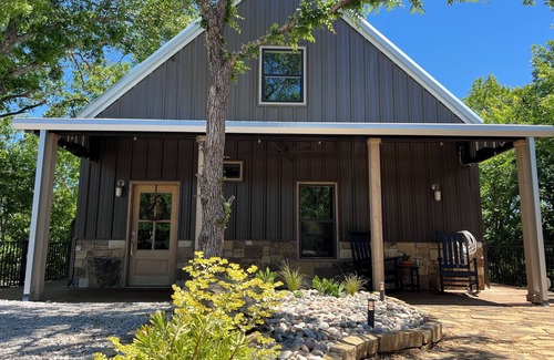 Milo Cabina | Secluded and Peaceful Treetop Cabin Retreat, located on Webb Mtn Cattle Ranch.