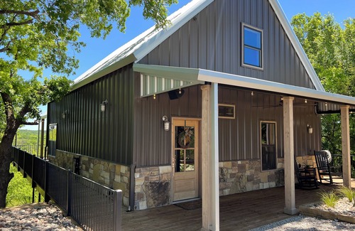 Milo Cabina | Secluded and Peaceful Treetop Cabin Retreat, located on Webb Mtn Cattle Ranch.
