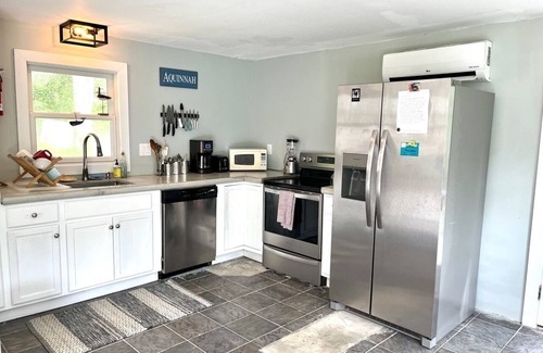 Aquinnah Casa | Secluded Aquinnah Cottage