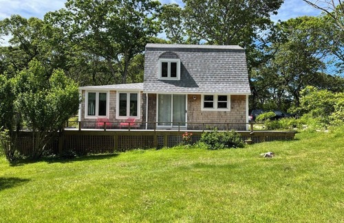Aquinnah Casa | Secluded Aquinnah Cottage