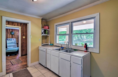 Clinton Casa | ¡NUEVO! Aislado Baton Rouge Area Hideaway w / Lawn!