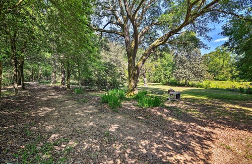 Clinton Casa | ¡NUEVO! Aislado Baton Rouge Area Hideaway w / Lawn!