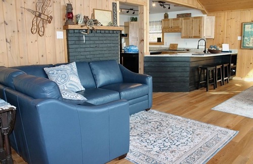 Suttons Bay Cabaña | Secluded Bayfront Cottage with Stunning views
