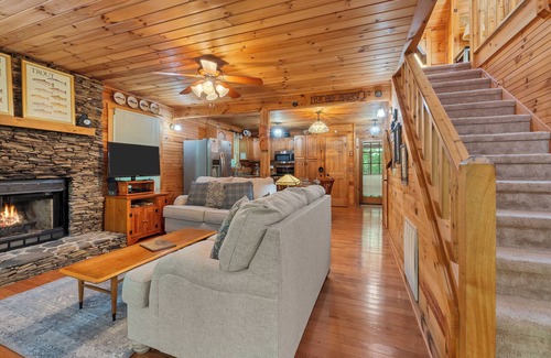 Townsend Cabina | SECLUDED♤Bonfire pit♤2 bdrm/2bath♤Pet friendly