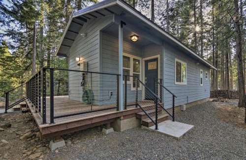 Butte Meadows Casa | Secluded Butte Meadows Cabin with Deck and Grill!