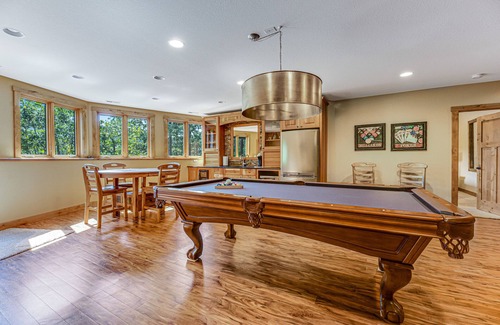 Spearfish Casa | Secluded cabin between Spearfish and Deadwood w/WiFi, hot tub, private decks