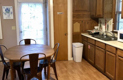 Hot Springs Cabina | Secluded cabin by lake, pet friendly, quiet