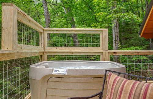 Sevierville Casa | Secluded Cabin in the Woods-Hot Tub-Quiet-Fireplace-Honeymoon