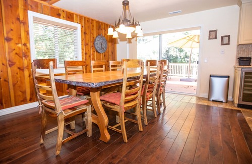 Crestline Cabina | Secluded cabin on 20 beautiful, wooded acres. Hot tub, 3 fireplaces, pool table.