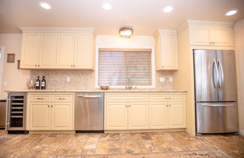 Crestline Cabina | Secluded cabin on 20 beautiful, wooded acres. Hot tub, 3 fireplaces, pool table.