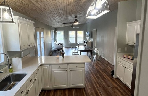 Burgaw Cabina | Secluded cabin on 30+acres w/trails, 4hole golf, river access, pond,dog friendly