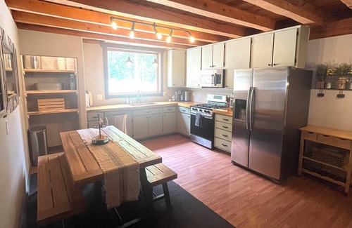 Mount Shasta Cabina | SECLUDED CABIN ON 6 ACRES mins. from skiing, lakes and falls ATV trail access
