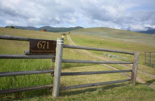Harrison Casa | Secluded Cabin Rental for a Peaceful Vacation in Montana