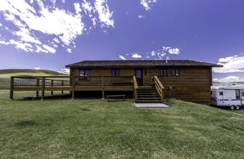 Harrison Casa | Secluded Cabin Rental for a Peaceful Vacation in Montana