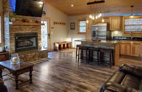 Pigeon Forge Cabina | ¡NUEVO! Cabina aislada con bañera de hidromasaje, a 3 millas de Pigeon Forge