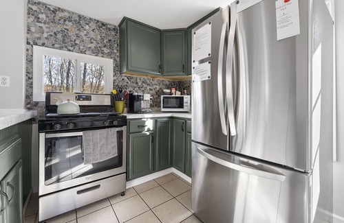 Dingmans Ferry Casa | Secluded Cabin with Hot Tub and 10 Acres of Woods
