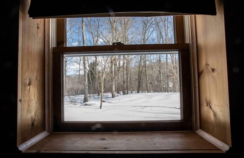 Dingmans Ferry Casa | Secluded Cabin with Hot Tub and 10 Acres of Woods
