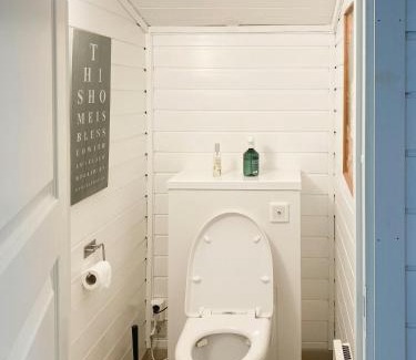 Lyngdal Casa | Secluded Cabin With A View And Ball Court