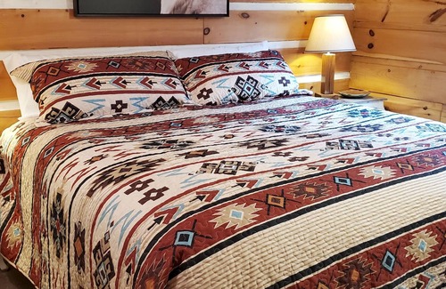 Uniontown Cabina | Secluded cabins with fishing pond on the Mississippi River Hills Wine Trail