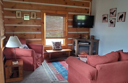 Uniontown Cabina | Secluded cabins with fishing pond on the Mississippi River Hills Wine Trail