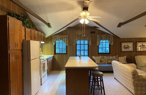 Morgantown Casa | Secluded carriage house on an estate close to downtown