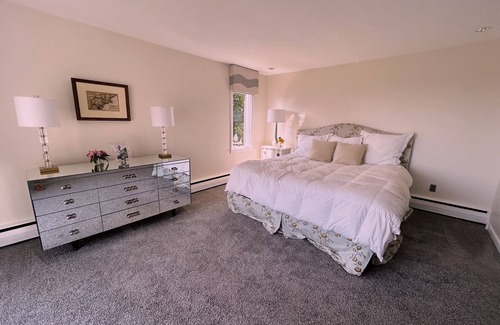 Madison Center Casa | Secluded Cliffside Escape with expansive golf/L I Sound Views– Pet Friendly !