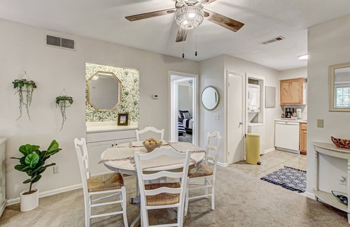 Fernandina Beach Condominio | Secluded Condo with Peaceful Wooded Views and Easy Access to the Beach by RedAwning