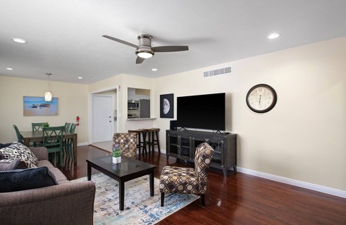 Raisin Casa | Secluded & Cozy 3B/1Bth w GreatA to Airport