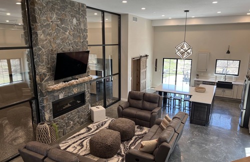Roosevelt Casa | Secluded, Cozy Shouse near the Lake!