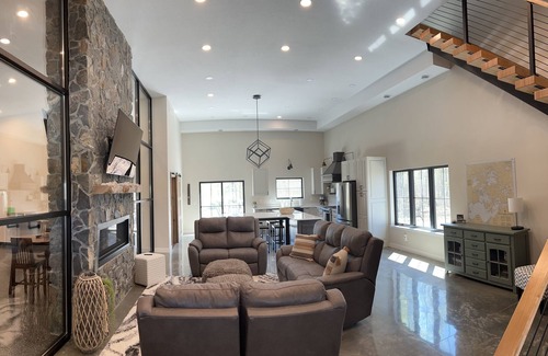 Roosevelt Casa | Secluded, Cozy Shouse near the Lake!